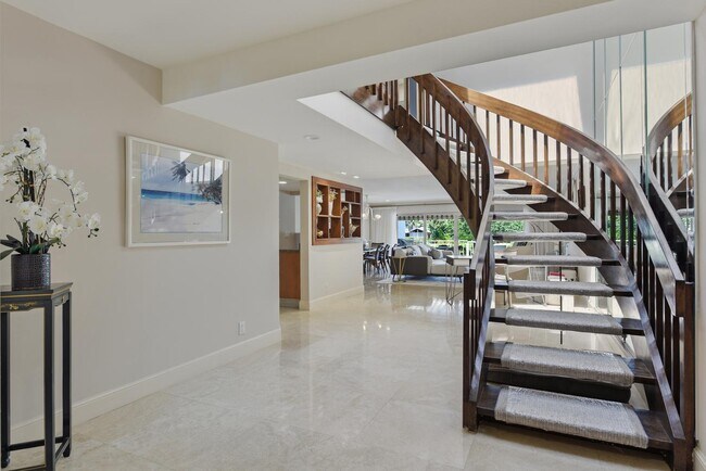 Building Photo - 1172 Hillsboro Mile