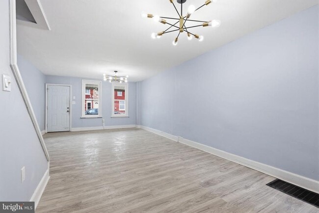 Building Photo - 25 Lily St