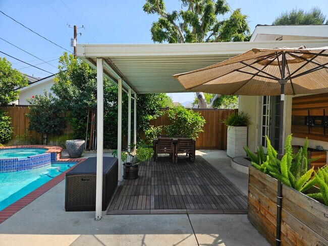 Building Photo - COMING SOON- Charming Single Family Home with Pool in Burbank