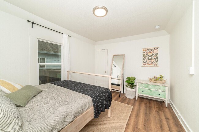 Building Photo - Charming Downtown Vancouver Bungalow