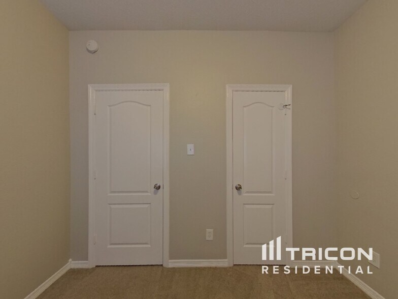 Building Photo - 28818 Hidden Cove Dr