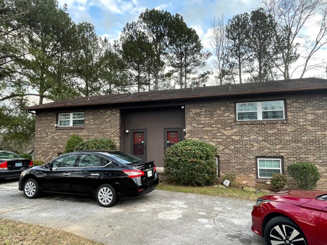 Primary Photo - 8736 Gleason Dr