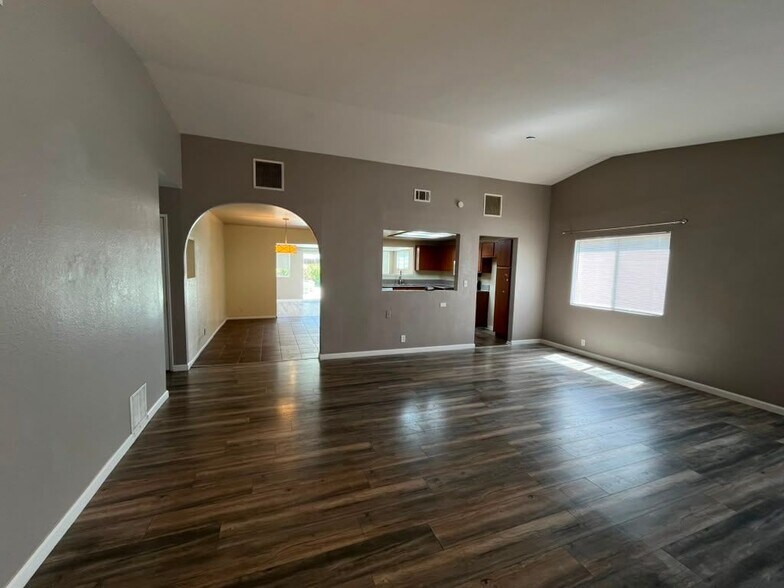 Building Photo - 43770 Santa Rosa Cir