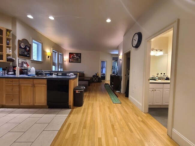 Building Photo - 42 N St