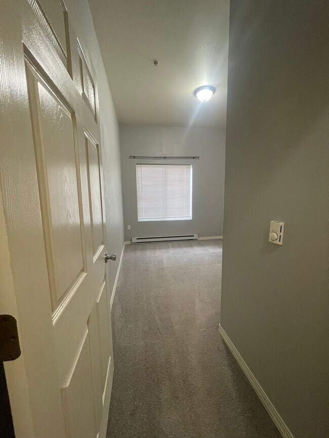 Building Photo - Town House in Post falls