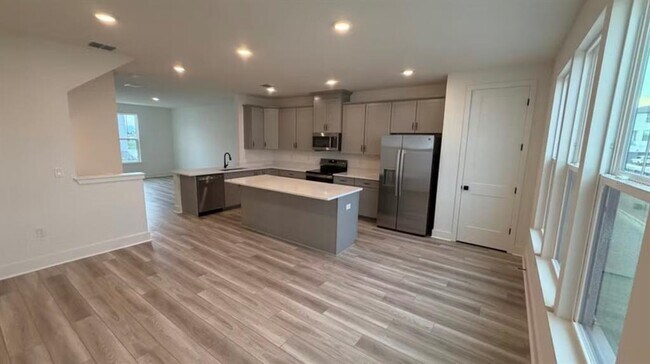 Building Photo - 15069 Groveside Rd