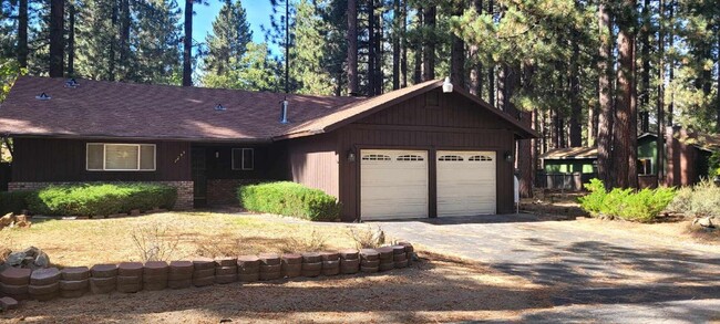 Primary Photo - Fully Furnished House in South Lake Tahoe!...