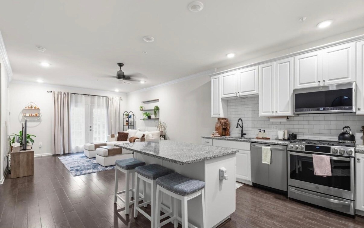 Building Photo - 23255 Milltown Knoll Sq
