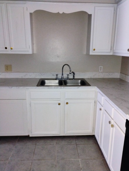 Building Photo - 1714 Cedar Lake Dr