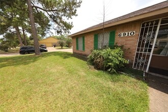 Building Photo - 6910 Pella Dr