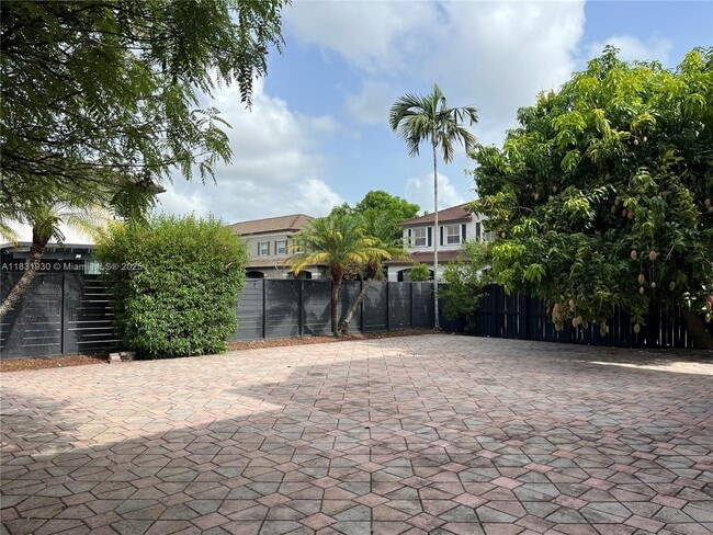 Building Photo - 9140 SW 153rd Ave