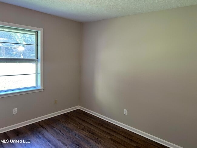 Building Photo - 2955 Normandy Dr