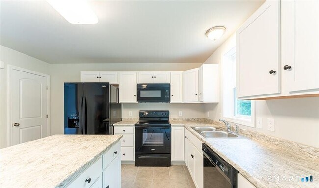 Building Photo - 152 Grove Ave