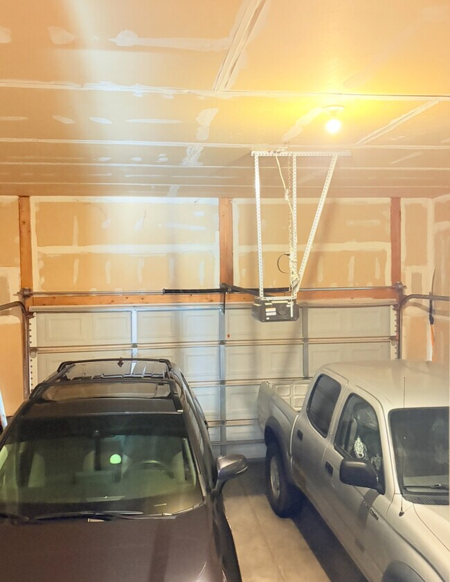 Building Photo - 351 N 1480 E