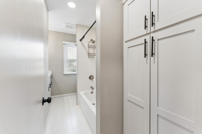 Building Photo - Newly renovated 3-bedroom, 2-bath home