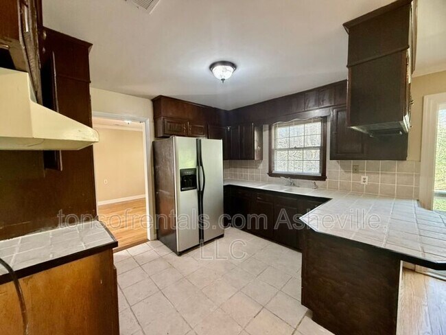 Building Photo - 161 Dogwood Dr