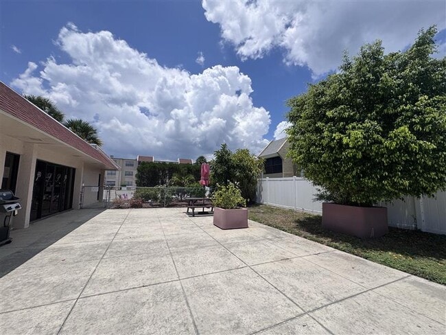 Building Photo - 519 Albee Farm Rd