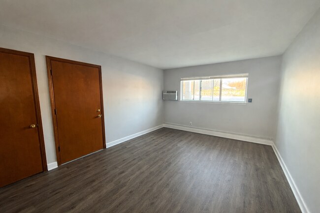 Building Photo - 680 Lake Michigan Dr NW
