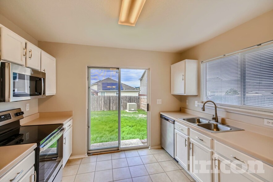 Building Photo - 9227 Dublin Heights