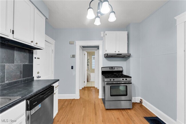 Building Photo - 1289 W 115th St