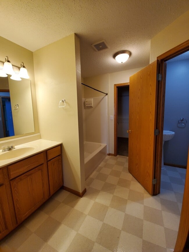 Building Photo - 5017 W Elm Ct