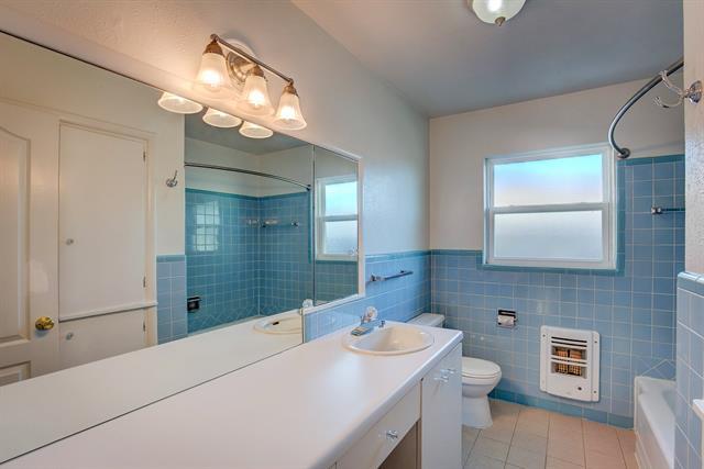 Building Photo - 6562 Locke Ave