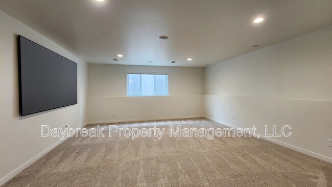 Building Photo - 2584 66th Ave S