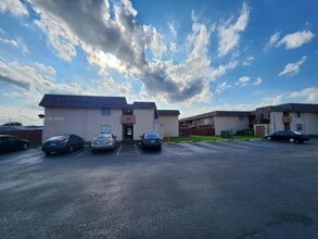 Building Photo - 870 SW 129th Pl