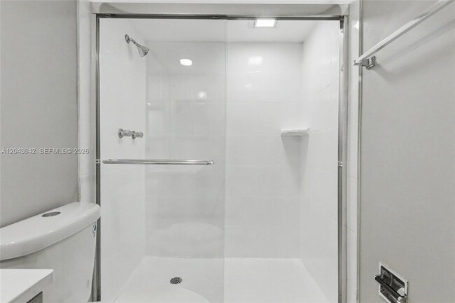 Building Photo - 3250 N Palm Aire Dr