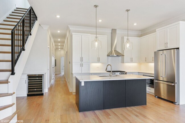 Primary Photo - Pet Friendly 3 Bed 2 Bath Condo Quality in...