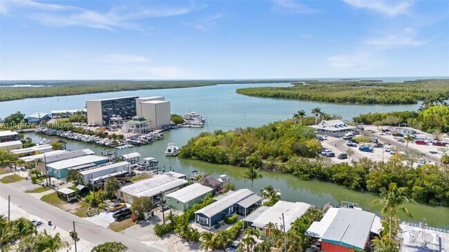 Building Photo - 648 E Palm Ave