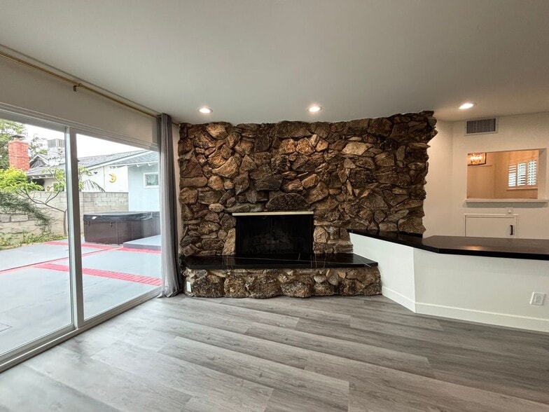 Building Photo - 8356 Vanalden