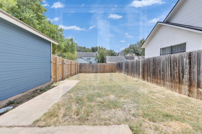 Building Photo - 2905 W Slaughter Ln