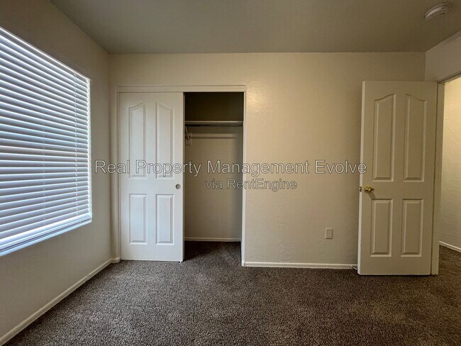 Building Photo - 7347 N 72nd Dr