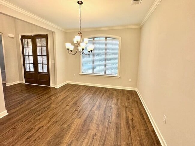 Building Photo - Coming Soon! Available mid-December. Large 5BR 4 bath Executive Home in a great neighborhood!