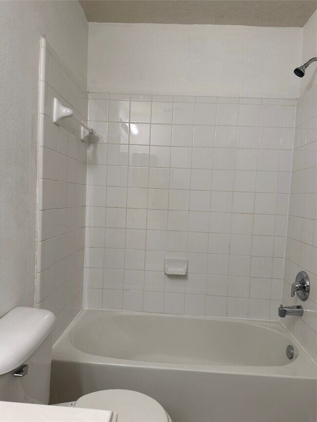 Building Photo - 16011 Sandy Path Ln