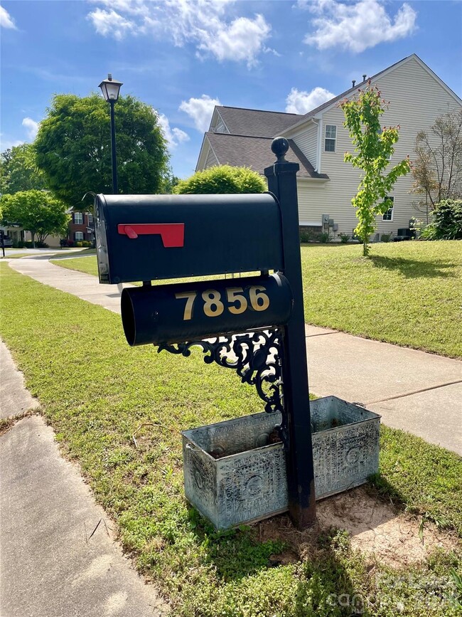 Building Photo - 7856 Lamington Dr