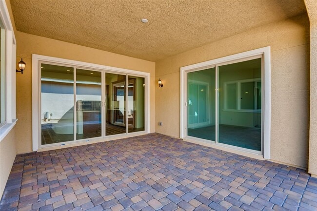 Building Photo - GORGEOUS SINGLE-STORY HOME WITH OPEN FLOOR...