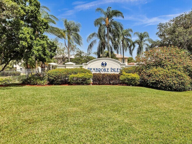 Building Photo - 858 NW 170th Terrace