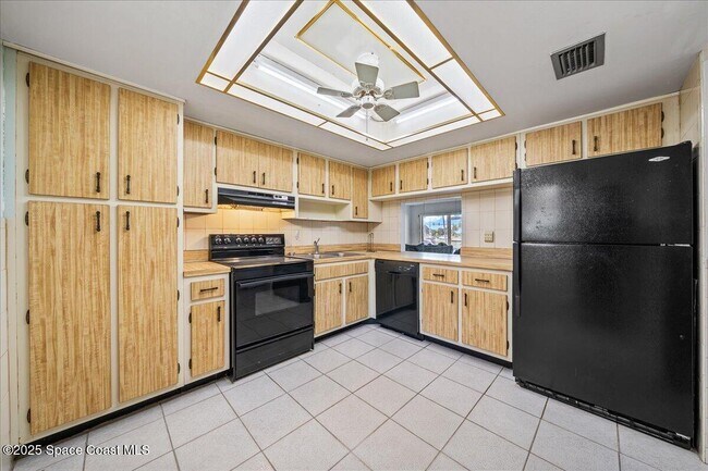 Building Photo - 3150 N Harbor City Blvd