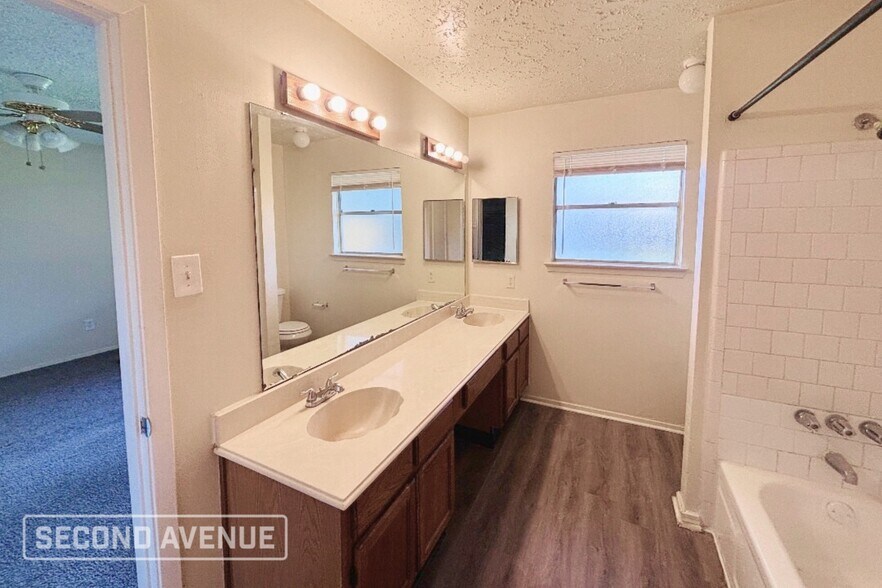 Building Photo - 3734 Xenophon Dr