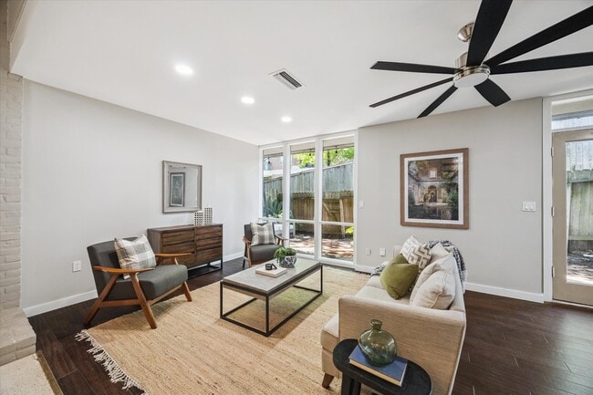 Building Photo - 5242 Memorial Dr