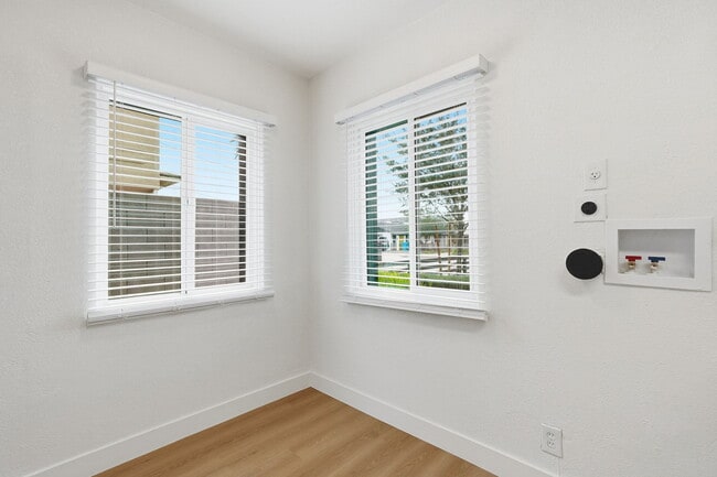 Building Photo - 433 N 14th St