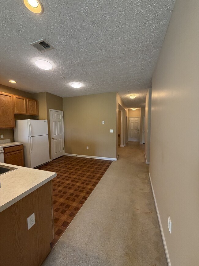 Building Photo - 9008 Executive Club Dr