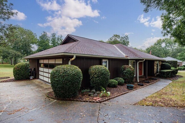 Building Photo - 585 W Crossville Rd