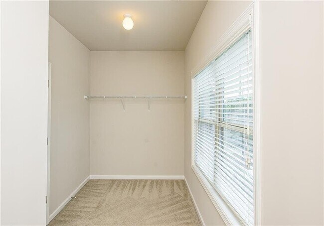 Building Photo - 7490 Silk Tree Pointe