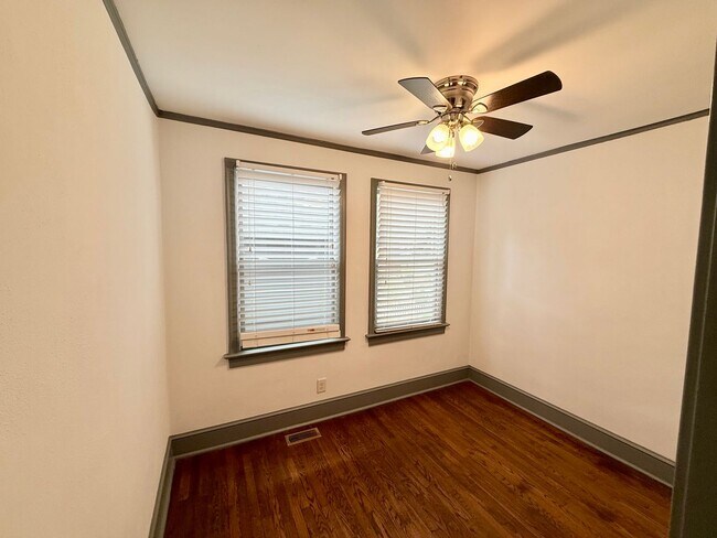 Building Photo - 3BR Normaltown Charmer