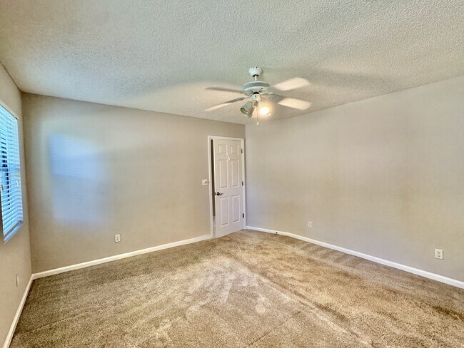 Building Photo - 218 Oligi Cir