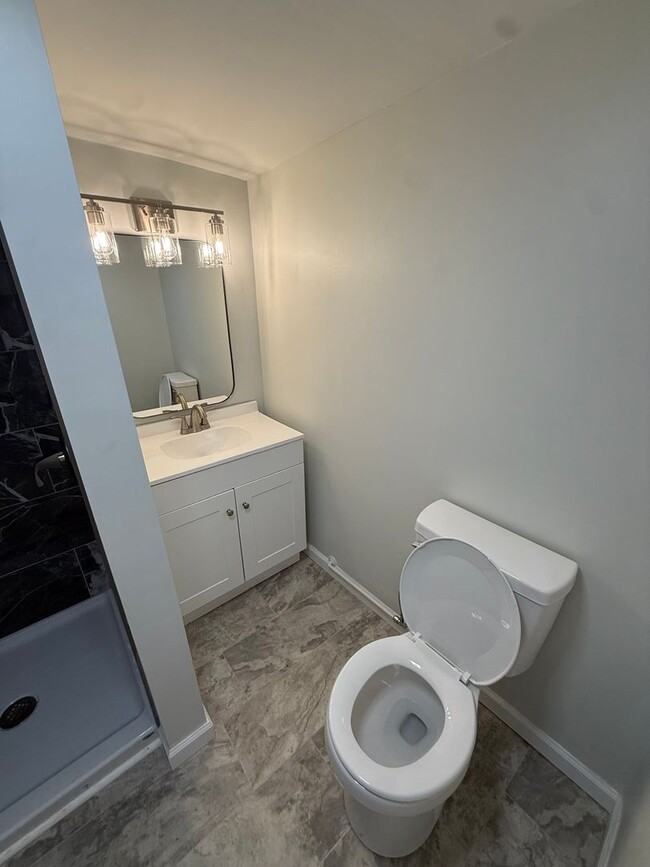 Building Photo - Rent to Own Home Huntington WV