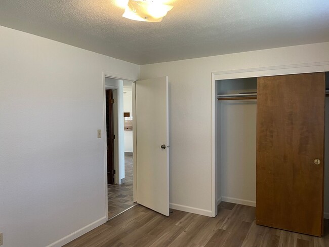 Building Photo - Newly Updated 3 Bedroom 2 Bath Home